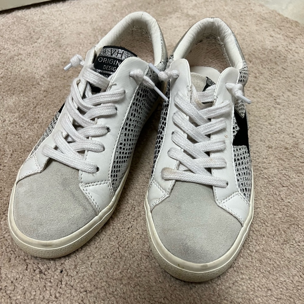 White Star Sneakers